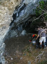 ‘Possum’s rockshelter’, situated near the Mt Nicholas cave, was one of the excavation sites this year.