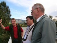 Andrew Fenemor discussing management of the Sherry River with visitors from Ecuador.