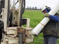 Loading pipes into the drilling rig