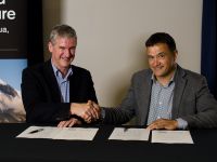 Dr Richard Gordon (Manaaki Whenua) and Waikato Regional Council chief executive Vaughan Payne sign the MOU.