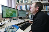 Researcher James Barringer using S-Map